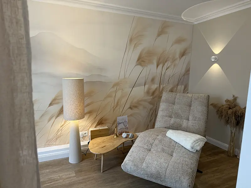 Schöne Lounge mit Relaxliege für Höhentraining