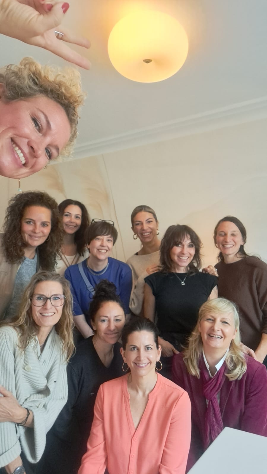 Foto von einer Runde Frauen beim letzten Vortrag in meiner Praxis